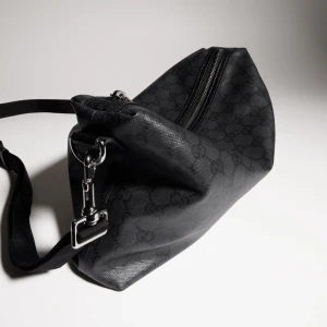 Gucci Essence Classic Medium Crossbody Bag