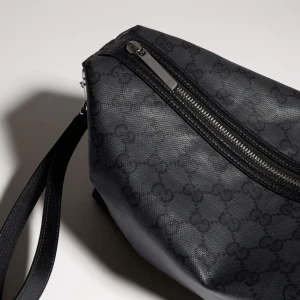 Gucci Essence Classic Medium Crossbody Bag