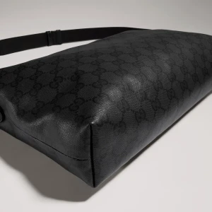 Gucci Essence Classic Medium Crossbody Bag