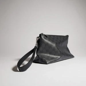Gucci Essence Classic Small Pouch