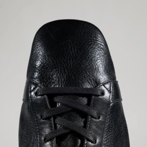 Lace-Up Driver