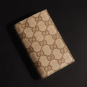 Gucci Essence Classic Card Case