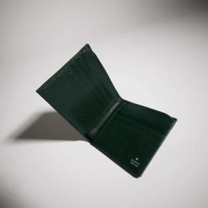 Gucci Essence Classic Bi-Fold Wallet