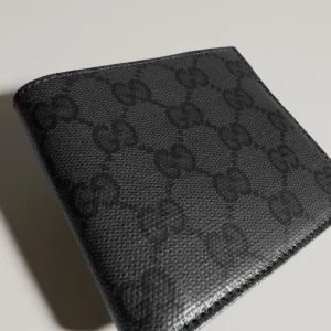 Gucci Essence Classic Bi-Fold Wallet