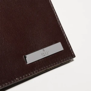 Bi-Fold Wallet With Metal Tag