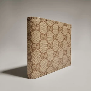 Gucci Essence Classic Coin Wallet