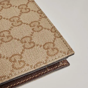 Gucci Essence Classic Coin Wallet