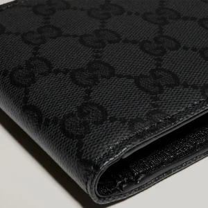 Gucci Essence Classic Coin Wallet