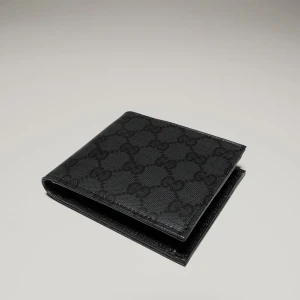 Gucci Essence Classic Coin Wallet
