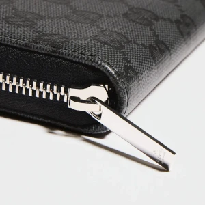 Gucci Essence Classic Zip-Around Wallet