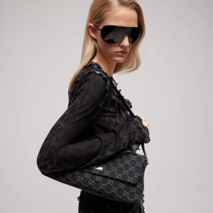 Madison Medium Shoulder Bag