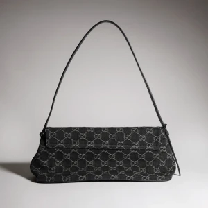 Madison Medium Shoulder Bag