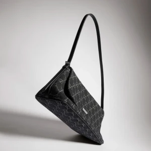 Madison Medium Shoulder Bag