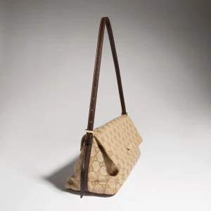 Madison Medium Shoulder Bag