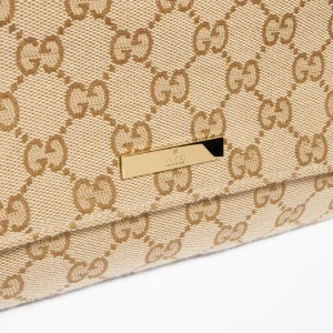 Madison Medium Shoulder Bag