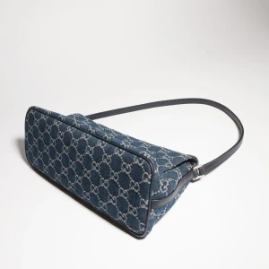 Madison Medium Shoulder Bag