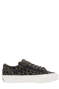 Vans Low Top Lace Up Sneakers