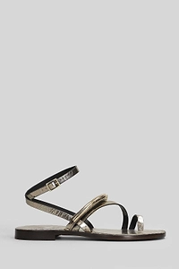Donnarì Ankle-Strap Buckled Sandals