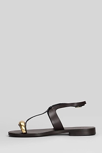 Donnarì Pebble Buckled Flat Sandals