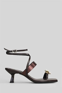 Donnarì Square-Toe Buckled Sandals