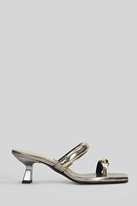 Donnarì Toe-Ring Square Toe Sandals