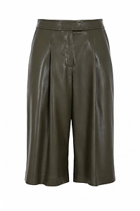 Alpha Studio Pleated Bermuda Shorts
