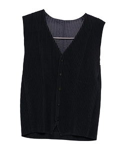 Pleated Buttoned Vest