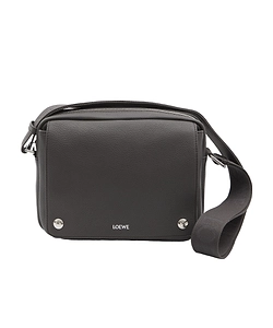 Loewe Pebble Medium Messenger Bag
