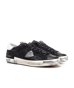 Black Low-Cut Casual Sneakers