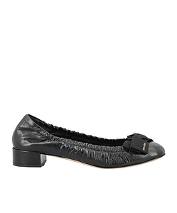 Bow-Detail Pumps