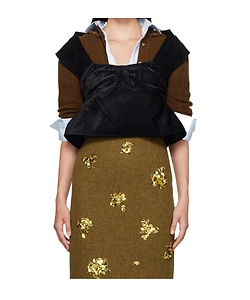 Lack Three-Dimensional Pleated Top