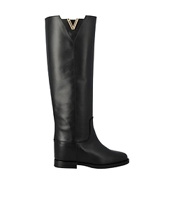 Round-Toe Boots